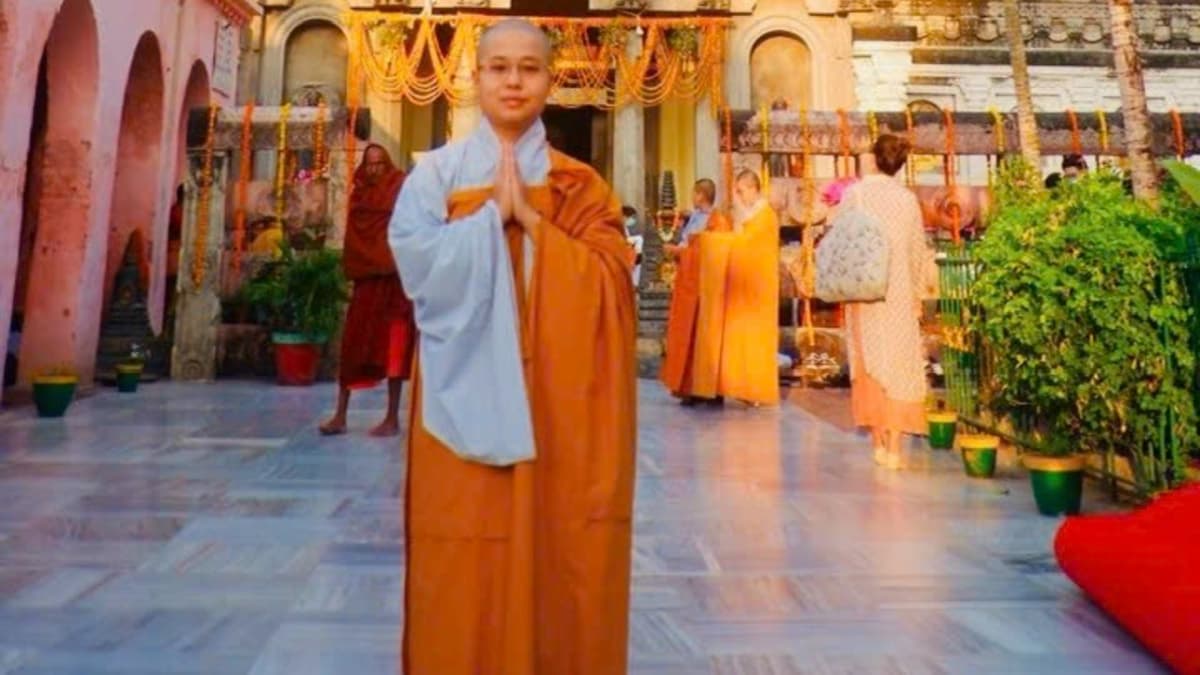 THE PATH OF EMBODIED REGULATION: A STUDY OF ĀNĀPĀNASATI IN THE SATIPAṬṬHĀNA SUTTA AND ITS DIALOGUE WITH MODERN SOMATIC PSYCHOLOGY (2026)