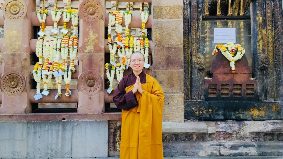 A Comparative Study of Spiritual Support Methods for The Dying In Theravāda and Mahāyāna Traditions in Vietnam (2026)